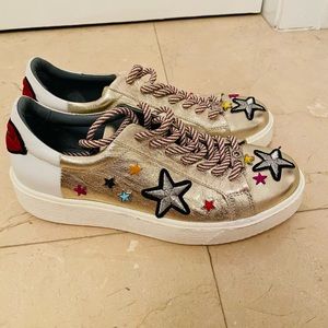 Beautiful sparkly shoes
